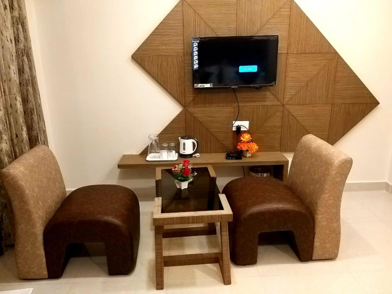 Grand Elegant Hotel Chennai Bagian luar foto