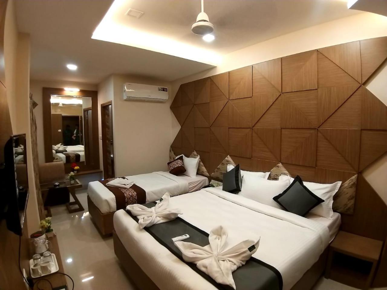 Grand Elegant Hotel Chennai Bagian luar foto