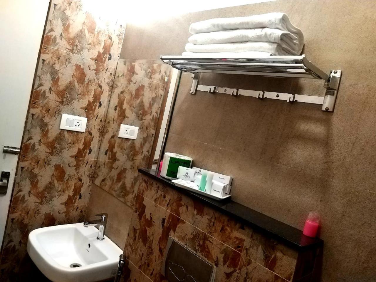 Grand Elegant Hotel Chennai Bagian luar foto