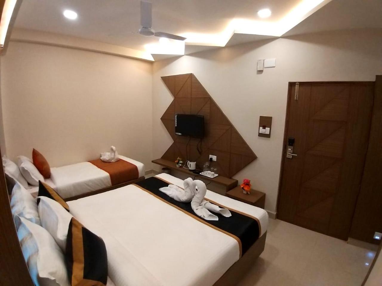 Grand Elegant Hotel Chennai Bagian luar foto