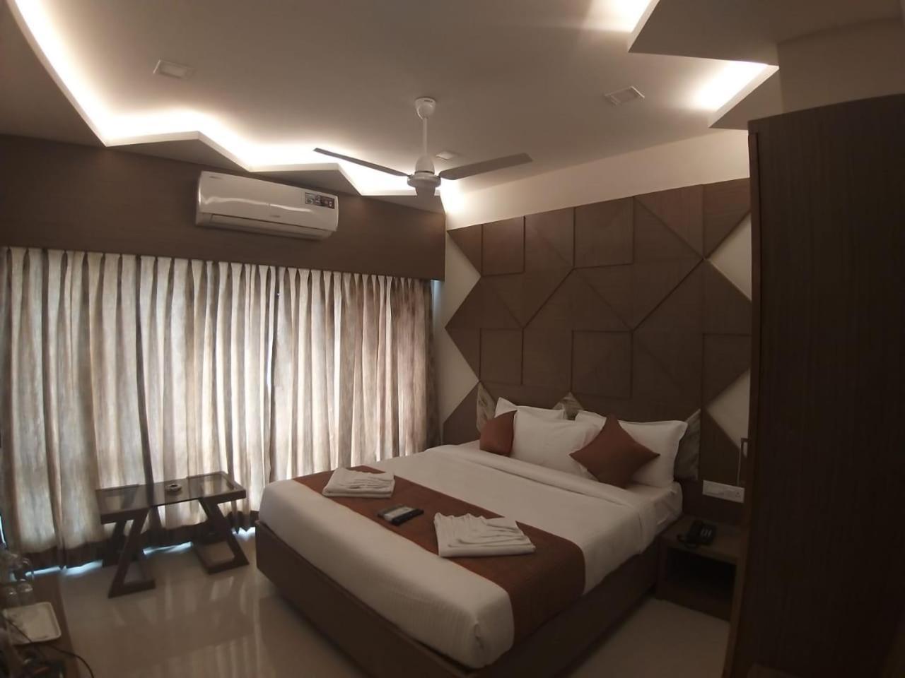 Grand Elegant Hotel Chennai Bagian luar foto