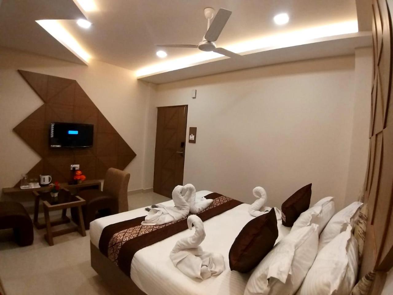 Grand Elegant Hotel Chennai Bagian luar foto