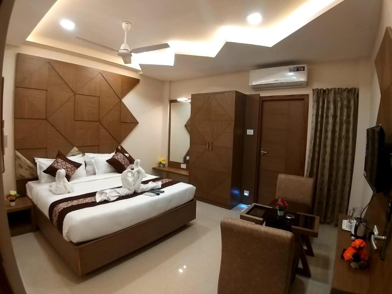 Grand Elegant Hotel Chennai Bagian luar foto