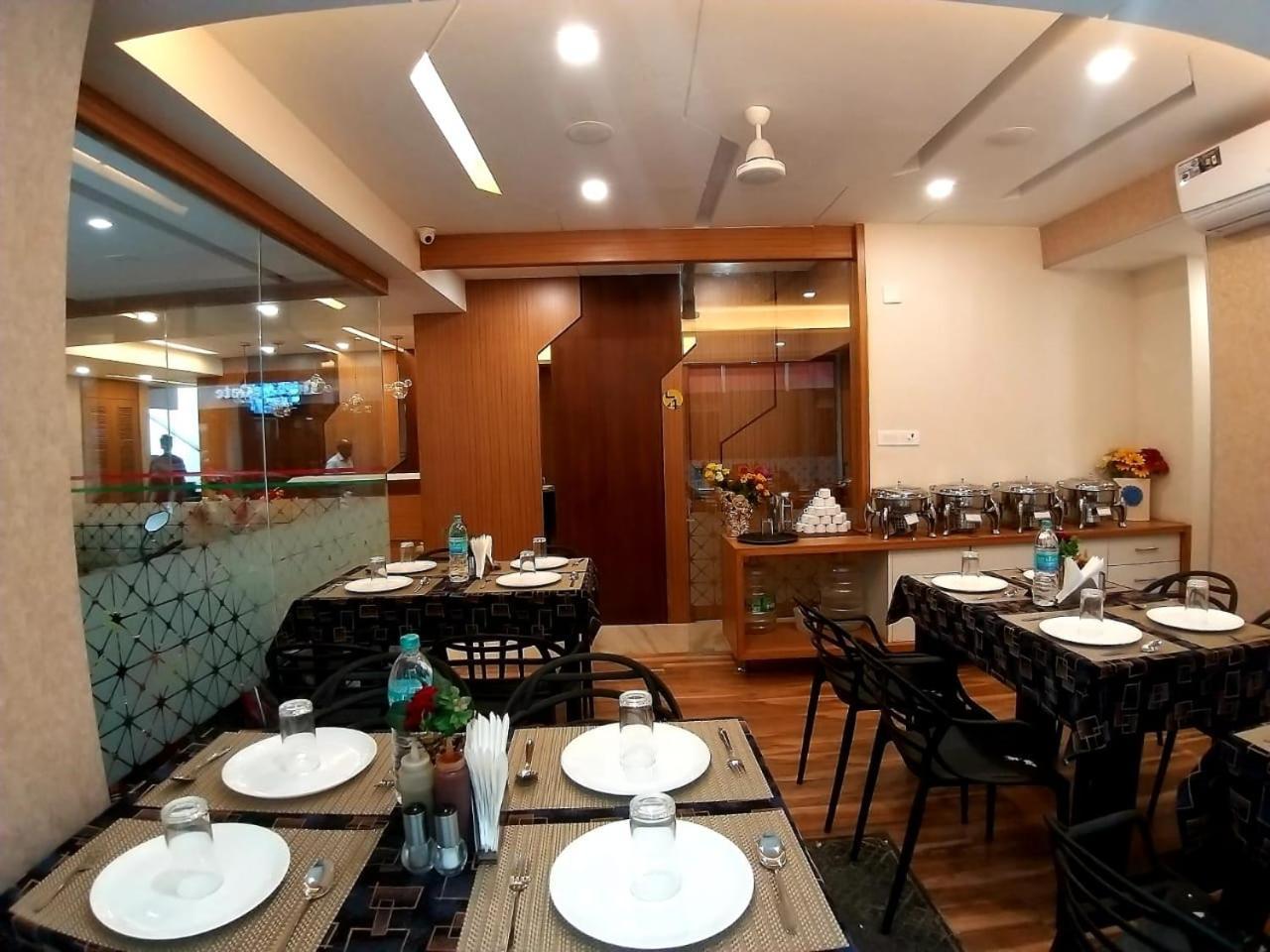 Grand Elegant Hotel Chennai Bagian luar foto